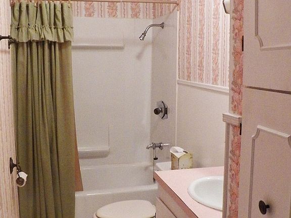 4th image of 903 Ditch Ave
