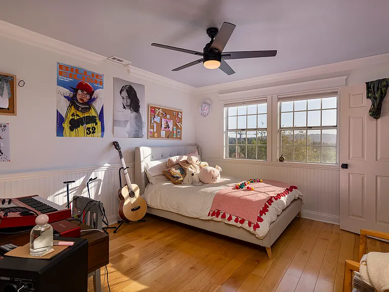 Loma Dr — Photo 16