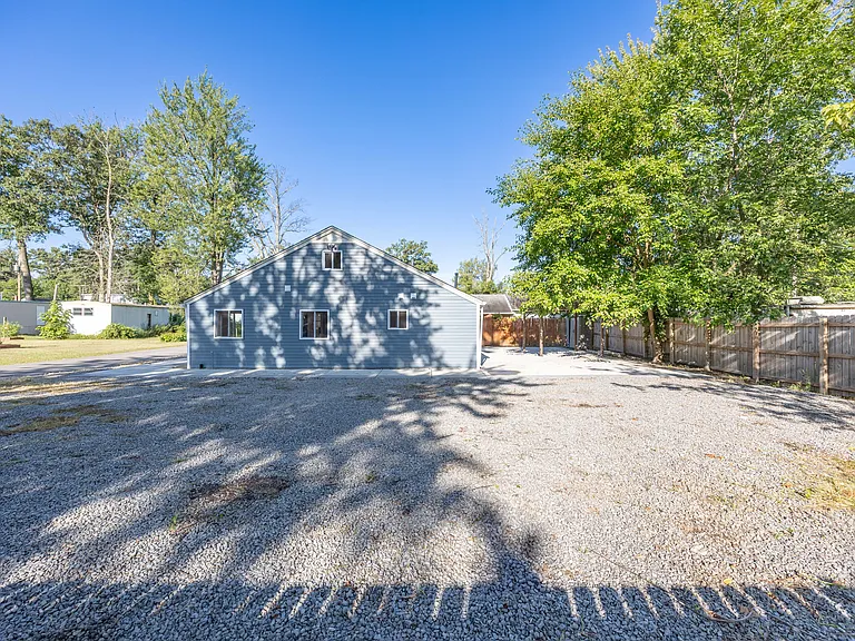 225 Bentz Ave — Photo 10