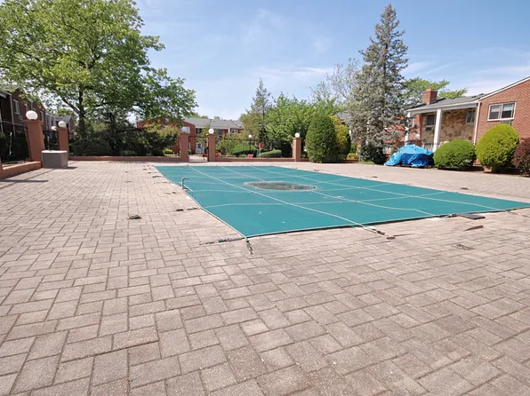1286 Rockland Avenue image 3 of 14