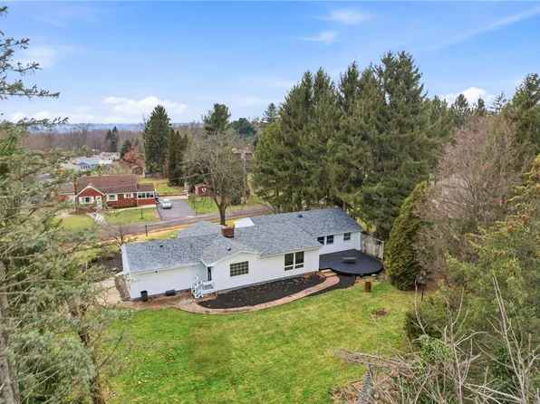 2894 Shadylane Dr, New Castle, PA 16105