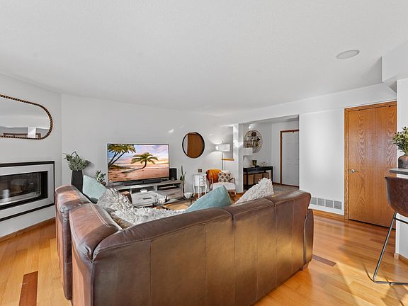 5th image of 2110 Red Tail Pl SE