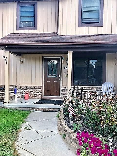 2nd image of 3062 Camelot Dr