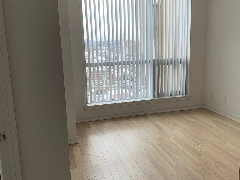 9205 Yonge St #1705 — Photo 7