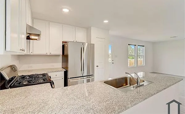 5522 Calton Bnd — Photo 4