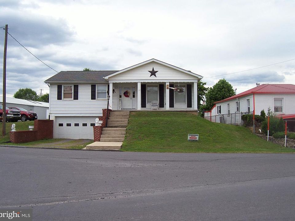 1st image of 213 Water Street Dr