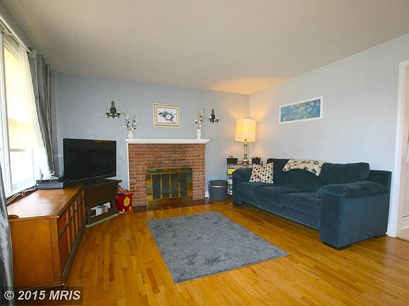 Living Room w/hardwoods, fireplace