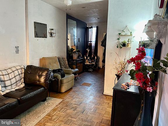 3rd image of 122 Maple St