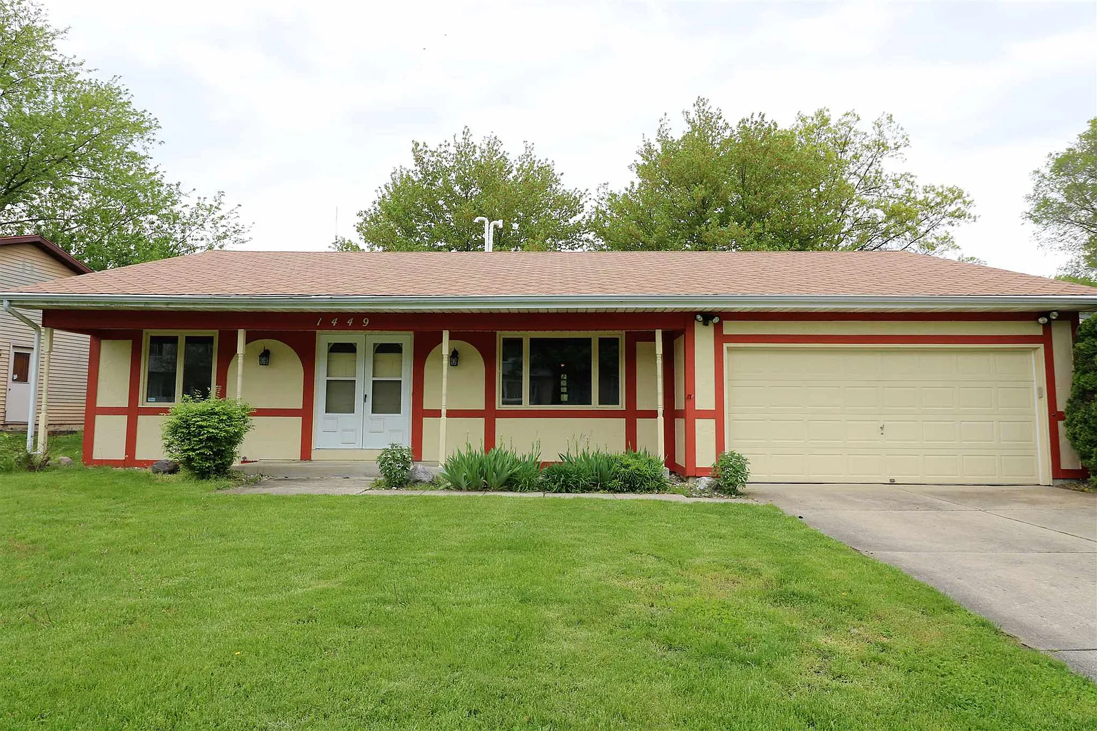 1449 Hampshire Dr photo 1