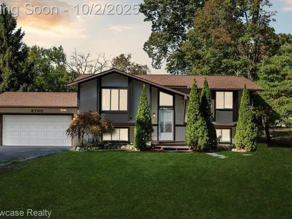 8760 Cooley Beach Dr, White Lake, MI 48386