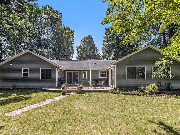 3rd image of 2719 E Shore Dr