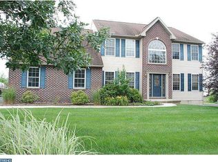 706 Farmingdale Dr, Douglassville, PA 19518