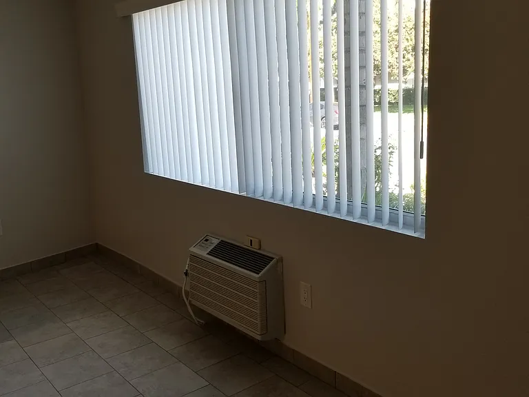 Redlands Pines Apartments — Photo 31