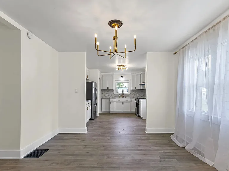 620 S Irvington Ave — Photo 4