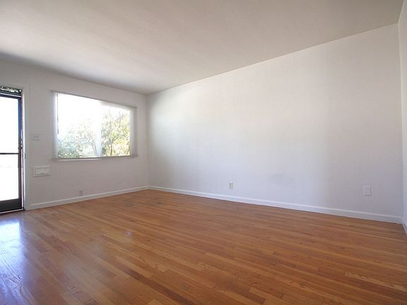 3rd image of 4422-4442 Lincoln Ave #442425