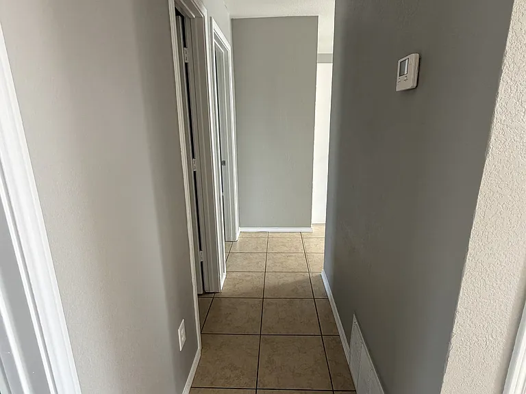 1704 Spring Rose Cir #B — Photo 8