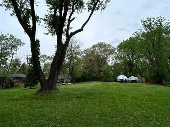 6980 Hambro St, West Bloomfield, MI 48323