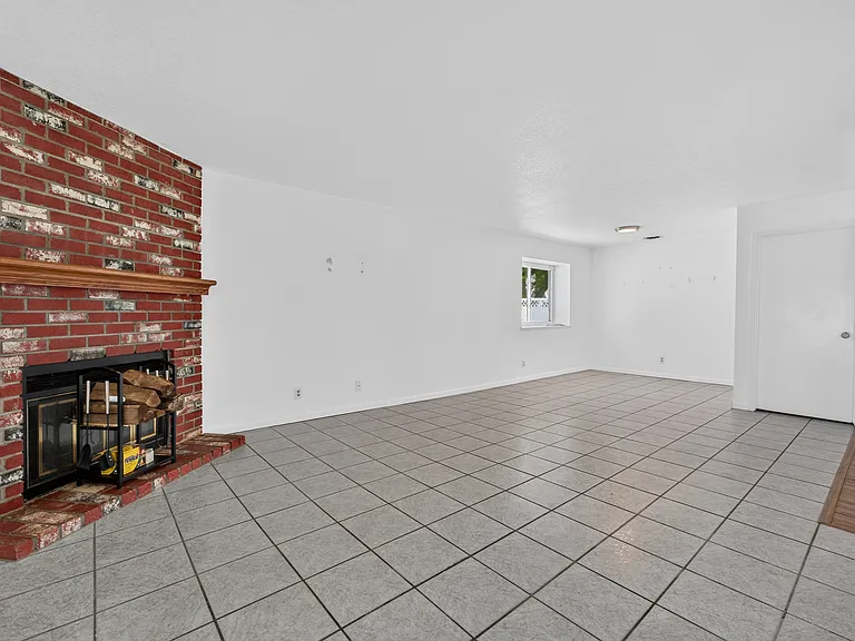 1118 Cresthaven Dr — Photo 12
