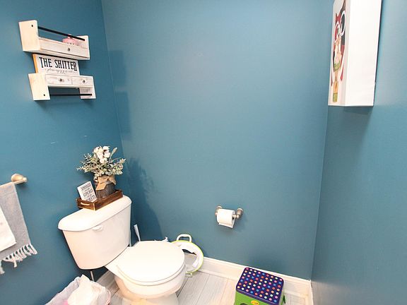 3rd image of 115 Caitlins Way
