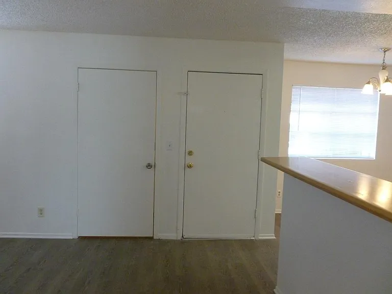 2695 Jennydiane Dr #B — Photo 3