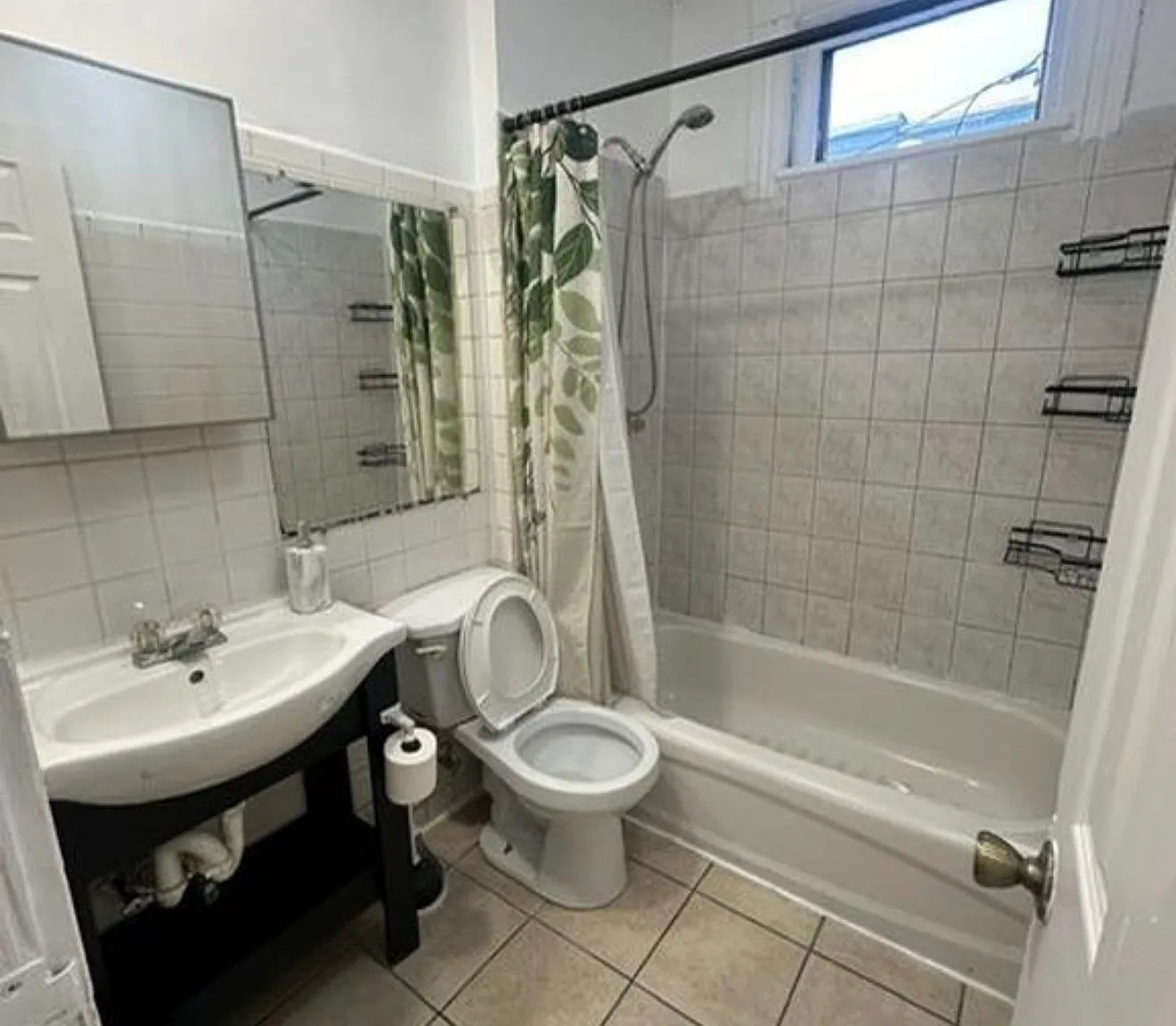 4 bed, $1,950 — Photo 2