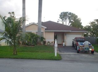 910 SW 100th Ter, Pembroke Pines, FL 33025