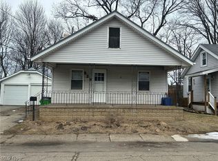 828 Grandview Ave, Coshocton, OH 43812