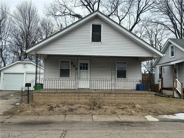 828 Grandview Ave, Coshocton, OH 43812