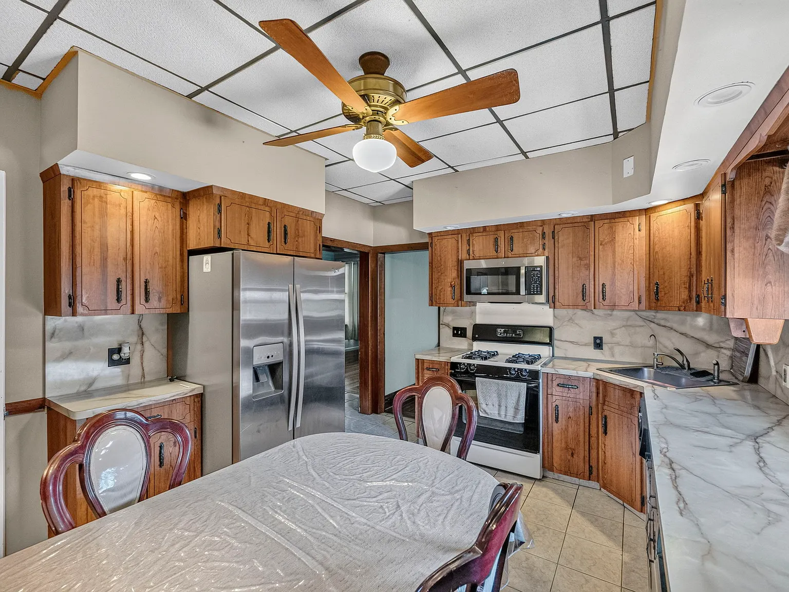 5 bed, 2000 sqft, $5,000 — Photo 4
