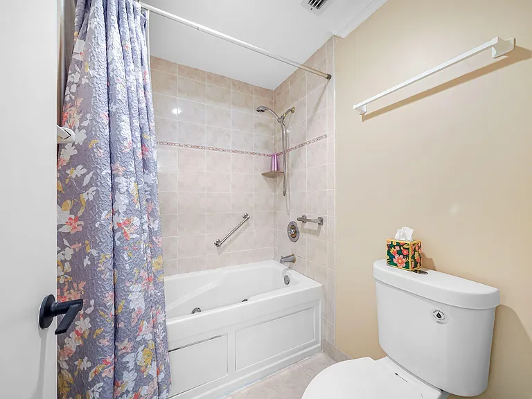 2835 SW 13th St #201 — Photo 28