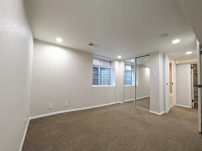 468 S Clarkson St — Photo 21
