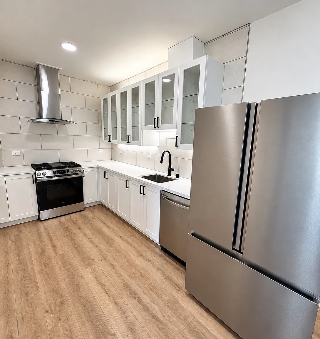 3 bed, 1100 sqft, $4,312 — Photo 2