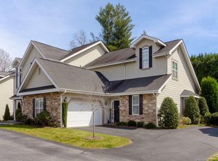 119 Towne Place Dr, Hendersonville, NC 28792