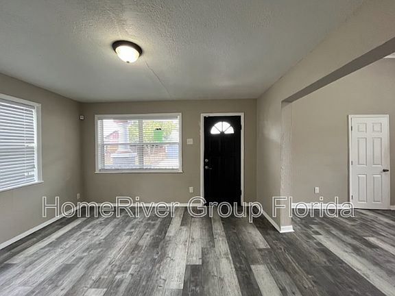 4th image of 921 E 15th Ave