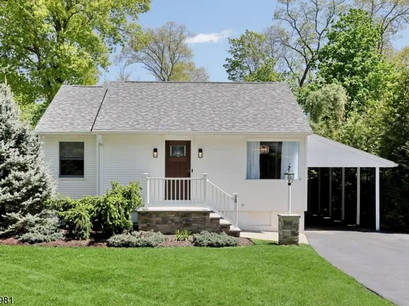 28 Minnehaha Blvd, Oakland, NJ 07436