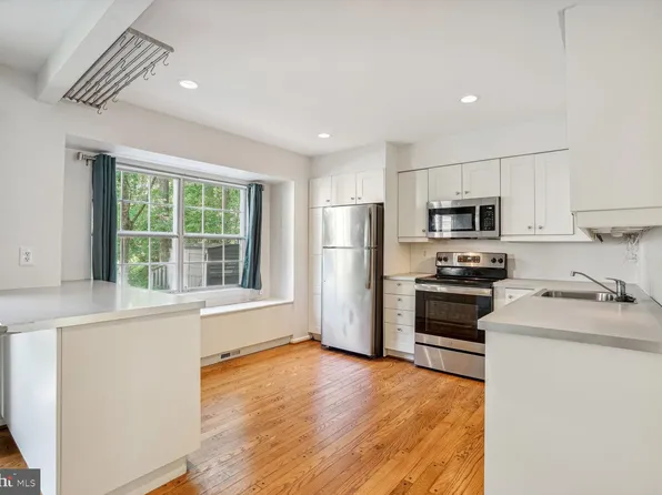 9909 Hemlock Woods Ln, Burke, VA 22015