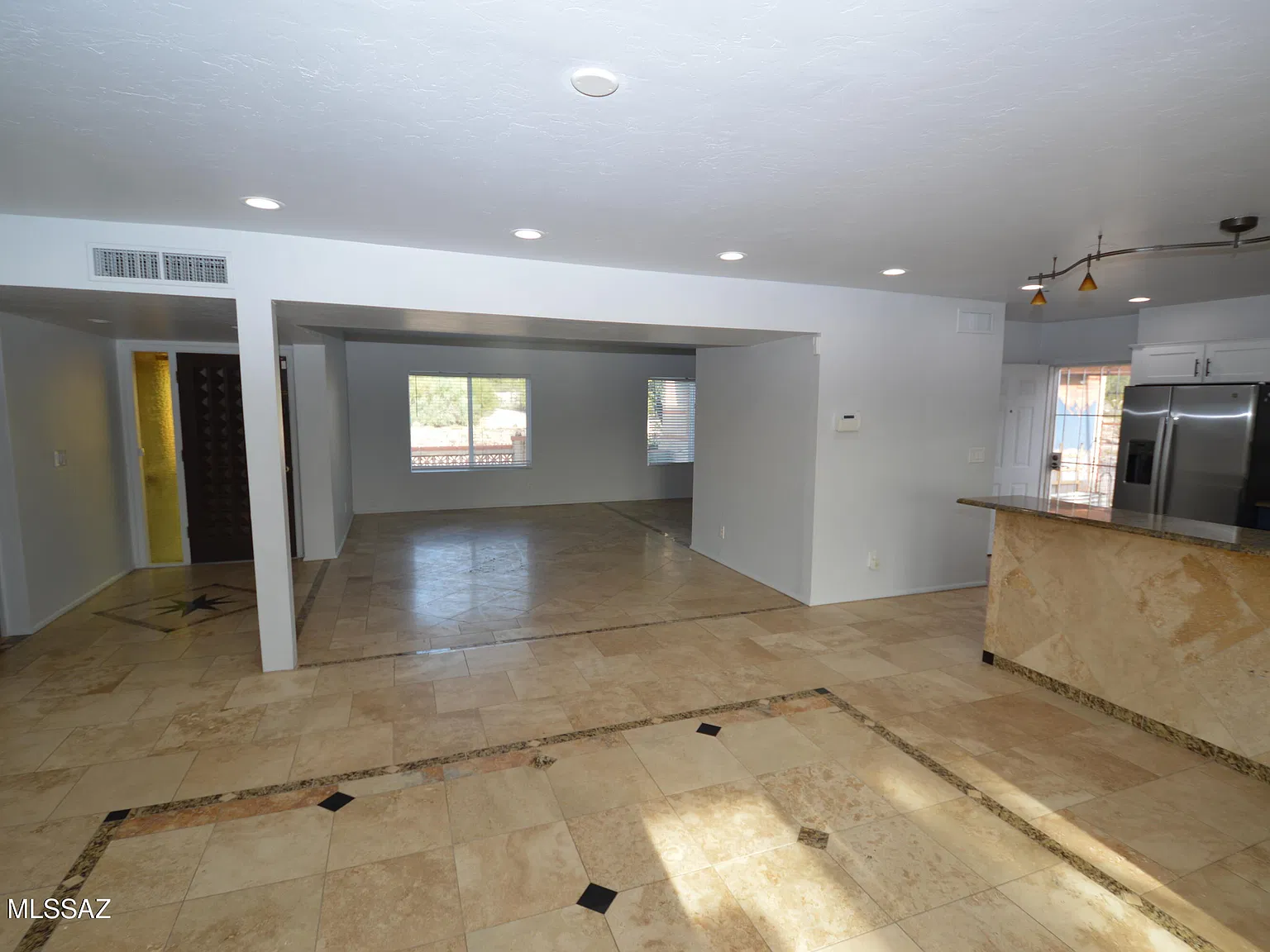4 bed, 2.0 bath, 2290 sqft, $2,950 — Photo 4