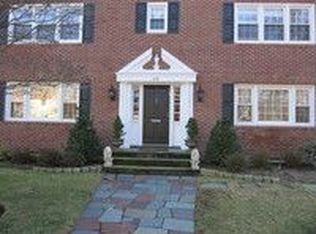 62 Beverly Rd, Great Neck, NY 11021