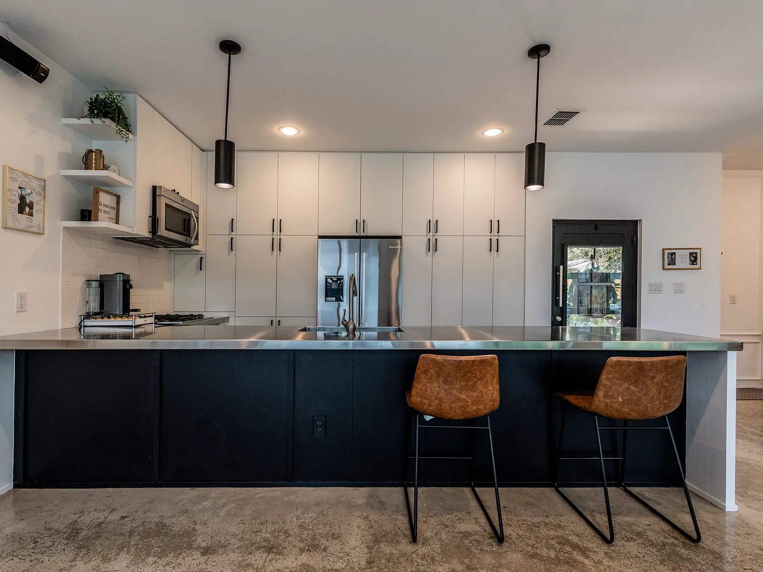 2 bed, 1742 sqft, $3,995 — Photo 4