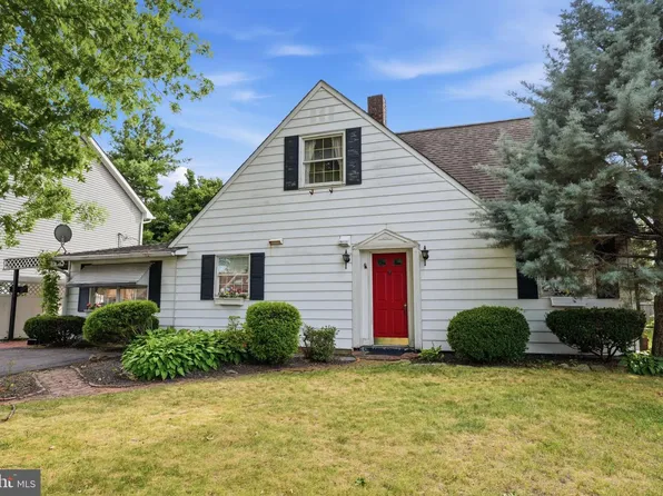 139 Northpark Dr, Levittown, PA 19054
