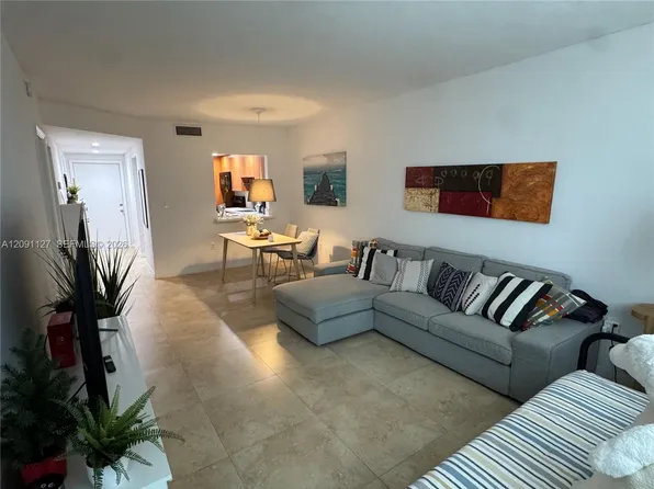 240 Galen Dr APT 103, Key Biscayne, FL 33149