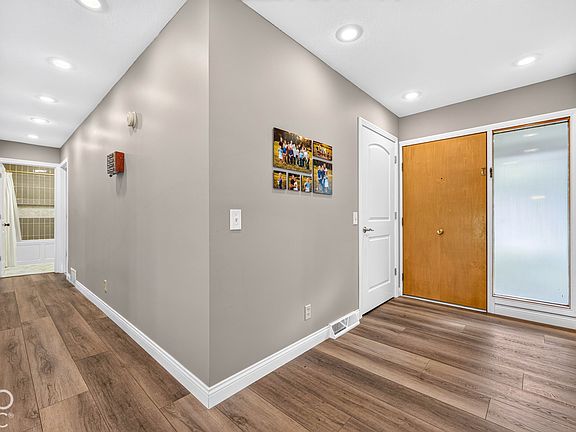 5th image of 2211 Heideman Dr