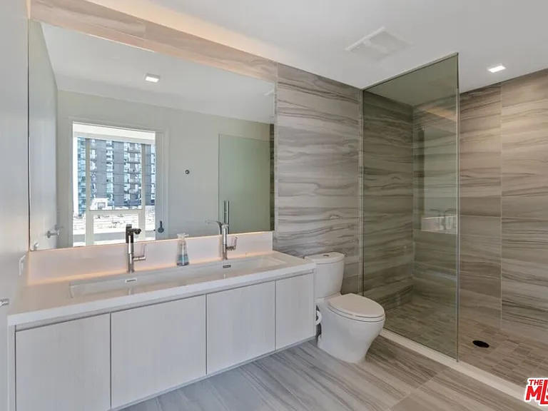 1050 S Grand Ave #1001 — Photo 11