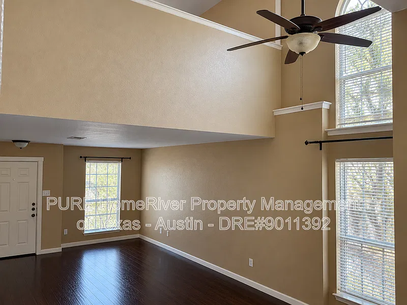 3 bed, 2.5 bath, 2124 sqft, $2,100 — Photo 4