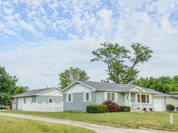 420 E St, Smith Center, KS 66967