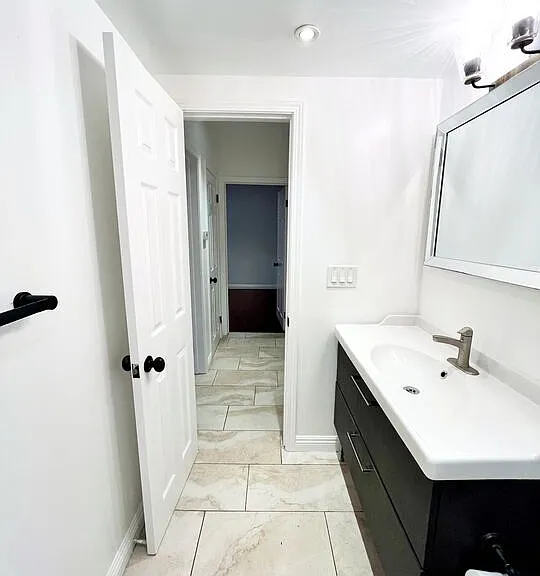 14744 Magnolia Blvd — Photo 11