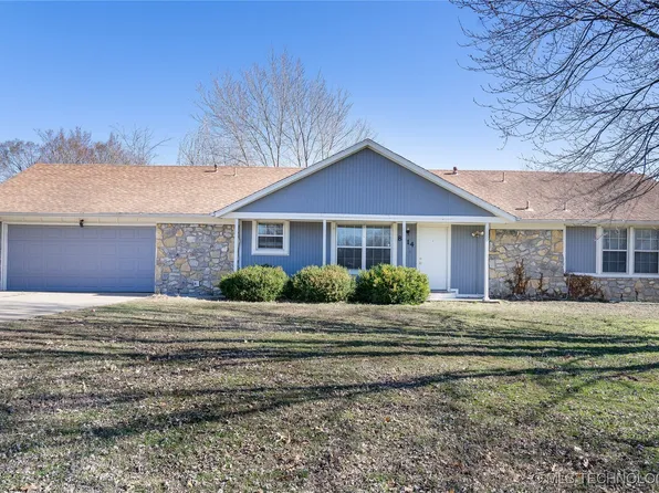 8914 E Maple Dr, Claremore, OK 74019