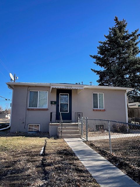 Residential neighborhood in vibrant South Broadway district with easy access to light rail, restaurants and entertainment.