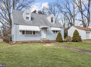 6 Whitman Ave, Cherry Hill, NJ 08002