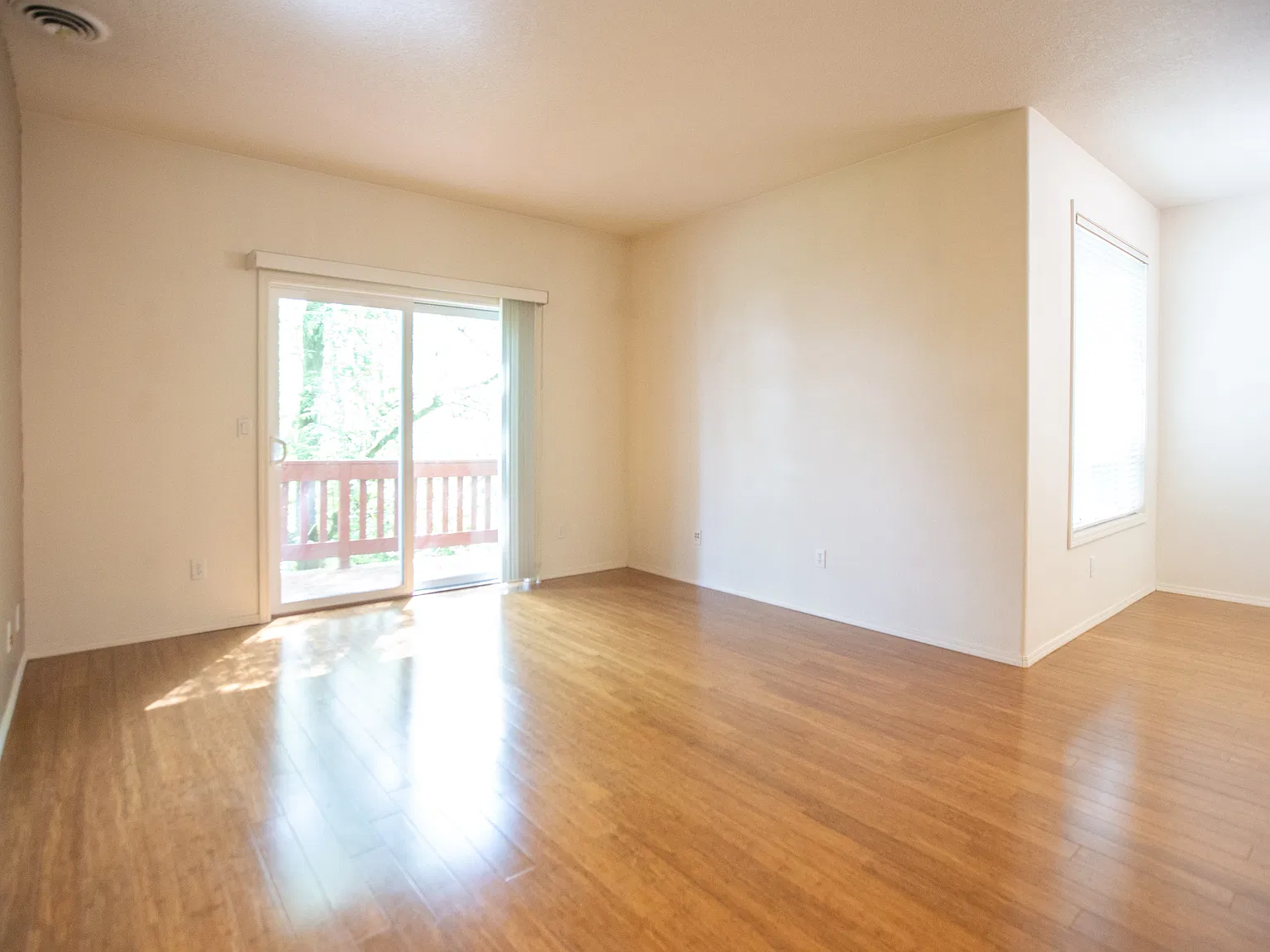 3 bed, 2270 sqft, $2,795 — Photo 4